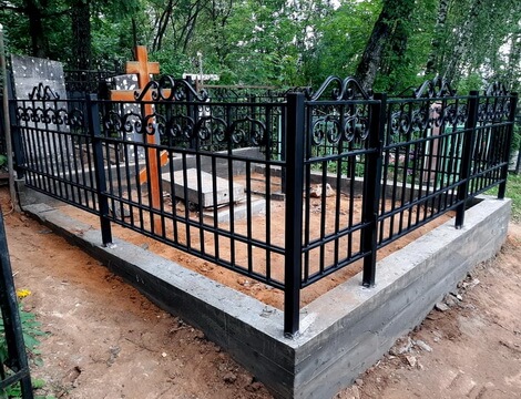 Изготовление большой металлической ограды